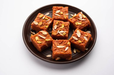 Gajar Halwa Barfi veya Havuç pudingi popüler bir Hint tatlısıdır.