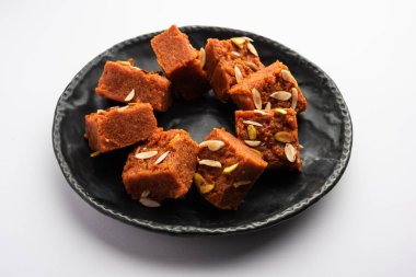 Gajar Halwa Barfi veya Havuç pudingi popüler bir Hint tatlısıdır.