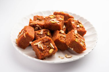 Gajar Halwa Barfi veya Havuç pudingi popüler bir Hint tatlısıdır.