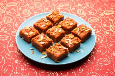 Gajar Halwa Barfi veya Havuç pudingi popüler bir Hint tatlısıdır.