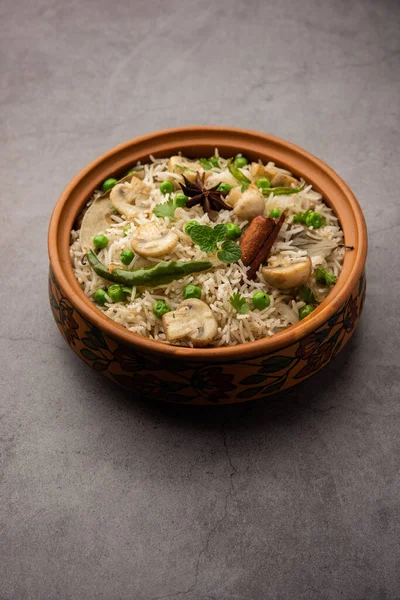 Gustosi Funghi Purè Riso Pulav Pilaf Pulao Biryani Serviti Una — Foto Stock