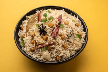 Lezzetli Baharatlı Chana Pulao veya Pulav veya pilav Basmati Rice ve nohut ile pişirilmiş baharatlı siyah veya beyaz nohut
