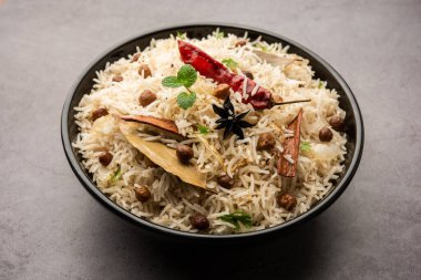 Lezzetli Baharatlı Chana Pulao veya Pulav veya pilav Basmati Rice ve nohut ile pişirilmiş baharatlı siyah veya beyaz nohut