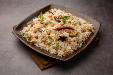 Lezzetli Baharatlı Chana Pulao veya Pulav veya pilav Basmati Rice ve nohut ile pişirilmiş baharatlı siyah veya beyaz nohut