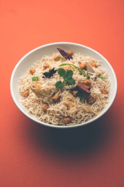 Lezzetli Baharatlı Chana Pulao veya Pulav veya pilav Basmati Rice ve nohut ile pişirilmiş baharatlı siyah veya beyaz nohut