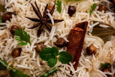 Lezzetli Baharatlı Chana Pulao veya Pulav veya pilav Basmati Rice ve nohut ile pişirilmiş baharatlı siyah veya beyaz nohut