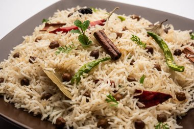 Lezzetli Baharatlı Chana Pulao veya Pulav veya pilav Basmati Rice ve nohut ile pişirilmiş baharatlı siyah veya beyaz nohut