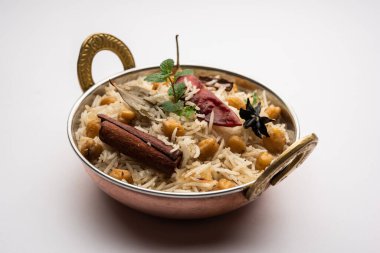 Lezzetli Baharatlı Chana Pulao veya Pulav veya pilav Basmati Rice ve nohut ile pişirilmiş baharatlı siyah veya beyaz nohut