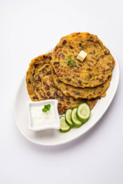 Maharashtrian Kakdi Thalipee veya Punjabi salatalık paratha, kahvaltıda taze rendelenmiş kheeradan yapılır ve yoğurt ile birlikte servis edilir.