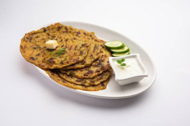 Maharashtrian Kakdi Thalipee veya Punjabi salatalık paratha, kahvaltıda taze rendelenmiş kheeradan yapılır ve yoğurt ile birlikte servis edilir.