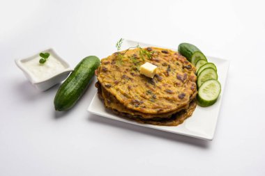 Maharashtrian Kakdi Thalipee veya Punjabi salatalık paratha, kahvaltıda taze rendelenmiş kheeradan yapılır ve yoğurt ile birlikte servis edilir.