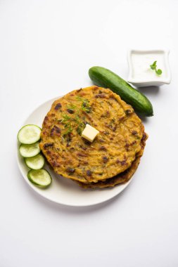 Maharashtrian Kakdi Thalipee veya Punjabi salatalık paratha, kahvaltıda taze rendelenmiş kheeradan yapılır ve yoğurt ile birlikte servis edilir.