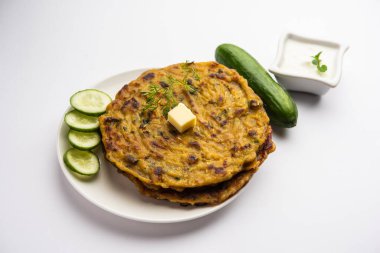Maharashtrian Kakdi Thalipee veya Punjabi salatalık paratha, kahvaltıda taze rendelenmiş kheeradan yapılır ve yoğurt ile birlikte servis edilir.