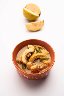 Lezzetli Amrud ka achar ya da Guava turşusu, Jamakaya Pachadi olarak da bilinen Hint mevsimlik tarifi.