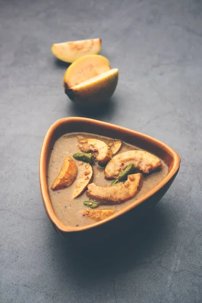 おいしいアムルド アチャールまたはジャマカパチャディとしても知られているグアバ 漬物は インドの季節のレシピで ボウルで提供されます — ストック写真