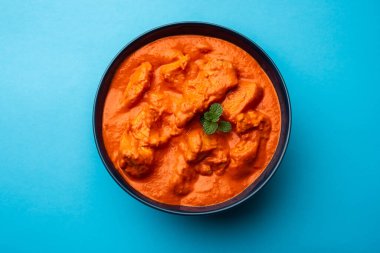 Hint tavuğu Tikka masala kasede. Asya 'da vejetaryen olmayan
