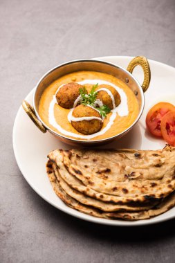 Malai Kofta Curry, soğanlı domates soslu patates peyniriyle kızartılmış Hint mutfağı.