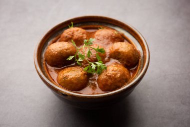 Malai Kofta Curry, soğanlı domates soslu patates peyniriyle kızartılmış Hint mutfağı.