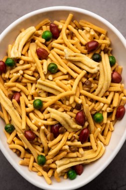 Bombay mix 'i veya Chanachur veya Chiwda veya farsan Hindistan' da çay saatinde popüler olan bir Hint yemeği.