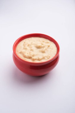 Mishti Doi, Hindistan 'ın Batı Bengal, Tripura, Assam ve Odisha eyaletlerinde bulunan Bangladeş ve popüler bir tatlı türüdür..