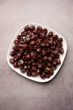 Hint jübbesi, dut ya da beresi tatlı ve ekşi tadı olan jaggery şurubunda kaynatılmış Labdo, tipik yol kenarı atıştırmalıkları.