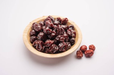 Hint jübbesi, dut ya da beresi tatlı ve ekşi tadı olan jaggery şurubunda kaynatılmış Labdo, tipik yol kenarı atıştırmalıkları.