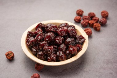 Hint jübbesi, dut ya da beresi tatlı ve ekşi tadı olan jaggery şurubunda kaynatılmış Labdo, tipik yol kenarı atıştırmalıkları.