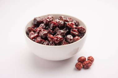 Hint jübbesi, dut ya da beresi tatlı ve ekşi tadı olan jaggery şurubunda kaynatılmış Labdo, tipik yol kenarı atıştırmalıkları.