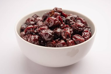 Hint jübbesi, dut ya da beresi tatlı ve ekşi tadı olan jaggery şurubunda kaynatılmış Labdo, tipik yol kenarı atıştırmalıkları.