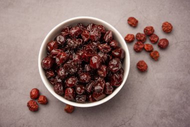 Hint jübbesi, dut ya da beresi tatlı ve ekşi tadı olan jaggery şurubunda kaynatılmış Labdo, tipik yol kenarı atıştırmalıkları.