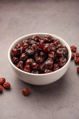 Hint jübbesi, dut ya da beresi tatlı ve ekşi tadı olan jaggery şurubunda kaynatılmış Labdo, tipik yol kenarı atıştırmalıkları.