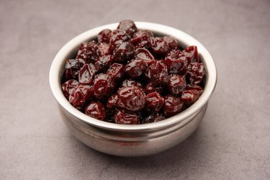 Hint jübbesi, dut ya da beresi tatlı ve ekşi tadı olan jaggery şurubunda kaynatılmış Labdo, tipik yol kenarı atıştırmalıkları.