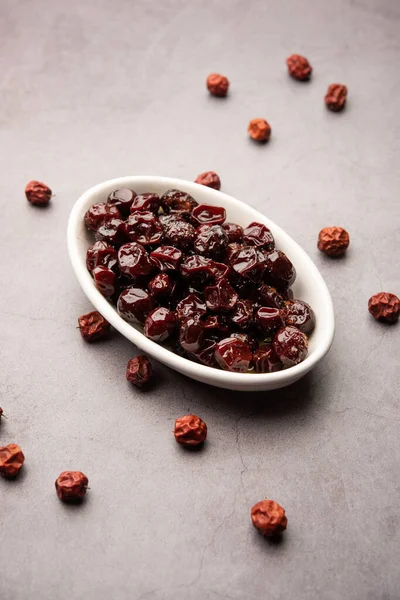 Hint jübbesi, dut ya da beresi tatlı ve ekşi tadı olan jaggery şurubunda kaynatılmış Labdo, tipik yol kenarı atıştırmalıkları.