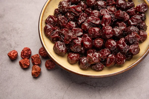 Hint jübbesi, dut ya da beresi tatlı ve ekşi tadı olan jaggery şurubunda kaynatılmış Labdo, tipik yol kenarı atıştırmalıkları.