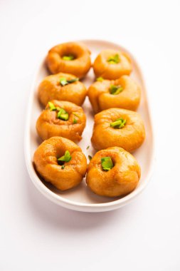 Balushahi ya da Baushah veya Mughlai, Pakistan ve Bangladeş 'te de popüler olan geleneksel Hint yumuşak ve yumuşak tatlısı.