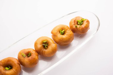 Balushahi ya da Baushah veya Mughlai, Pakistan ve Bangladeş 'te de popüler olan geleneksel Hint yumuşak ve yumuşak tatlısı.