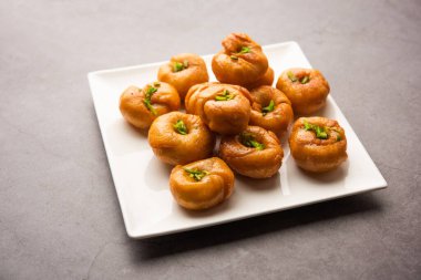 Balushahi ya da Baushah veya Mughlai, Pakistan ve Bangladeş 'te de popüler olan geleneksel Hint yumuşak ve yumuşak tatlısı.