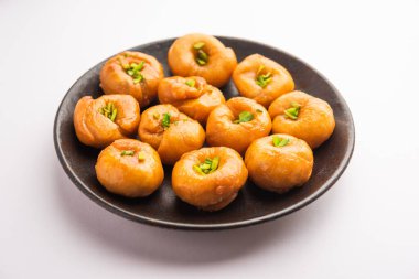 Balushahi ya da Baushah veya Mughlai, Pakistan ve Bangladeş 'te de popüler olan geleneksel Hint yumuşak ve yumuşak tatlısı.