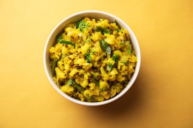 Aloo ka bharta ya da chokha ya da sabzi olarak bilinen baharatlı patates püresi, Kuzey Hindistan 'da popülerdir. Bir kasede servis edilir.