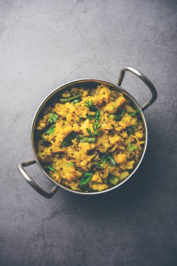 Aloo ka bharta ya da chokha ya da sabzi olarak bilinen baharatlı patates püresi, Kuzey Hindistan 'da popülerdir. Bir kasede servis edilir.