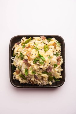 Aloo ka bharta ya da chokha ya da sabzi olarak bilinen baharatlı patates püresi, Kuzey Hindistan 'da popülerdir. Bir kasede servis edilir.