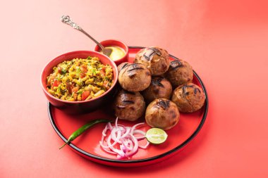 Litti chokha, Hindistan 'ın Bihar eyaletinden gelen bir yemektir. Jharkhand ve Uttar Pradesh 'te popülerdir. Dili ghee ile servis edilen tabakta.