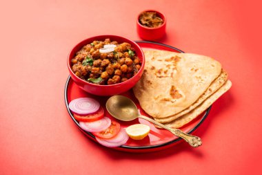 Tikona Paratha ya da Chole, Choley ya da Chana Masala ile Üçgen Parotha