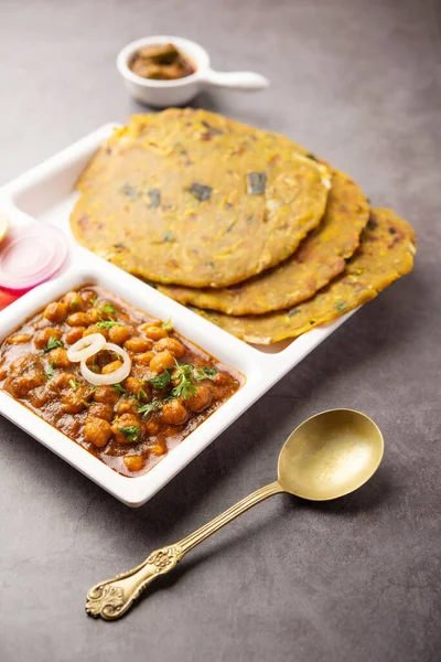 Kryddig Kikärtsmasala Eller Chole Curry Med Pyaj Paratha Eller Vårlök — Stockfoto