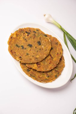 Pyaj Parantha ya da soğan paratha, Pakistan 'da bir tabakta servis edilen Hint mutfağıdır.