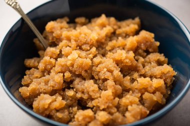 Kada Prasad bir buğday ya da atta yarısıdır. Kuzey Hindistan 'da unlu bir tatlıdır. Genellikle Punjabi ya da Sikh Gurdwarato' da servis edilir.