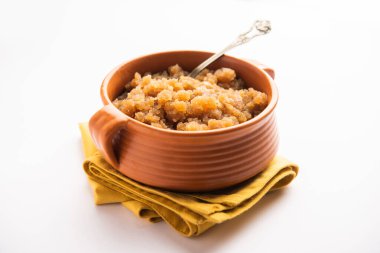 Kada Prasad bir buğday ya da atta yarısıdır. Kuzey Hindistan 'da unlu bir tatlıdır. Genellikle Punjabi ya da Sikh Gurdwarato' da servis edilir.