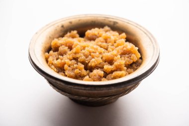 Kada Prasad bir buğday ya da atta yarısıdır. Kuzey Hindistan 'da unlu bir tatlıdır. Genellikle Punjabi ya da Sikh Gurdwarato' da servis edilir.