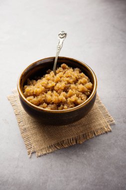 Kada Prasad bir buğday ya da atta yarısıdır. Kuzey Hindistan 'da unlu bir tatlıdır. Genellikle Punjabi ya da Sikh Gurdwarato' da servis edilir.