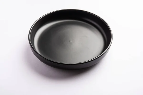 Leere Schwarze Keramik Servierschale Isoliert Über Weißem Oder Grauem Hintergrund — Stockfoto
